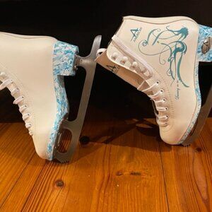 American Athletic Ice Figure Skates Lace-Up Size 5